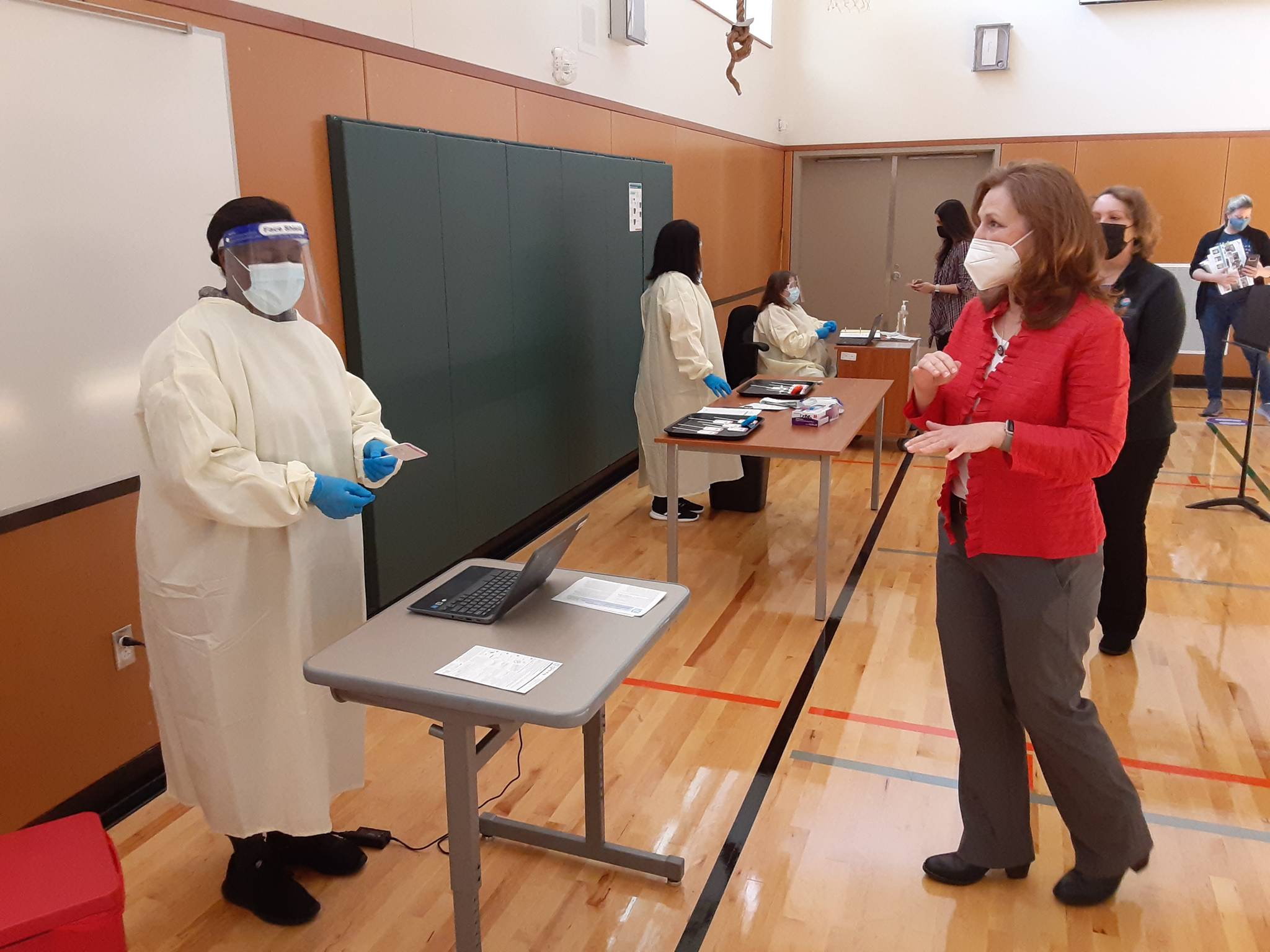 US 8th Congressional District Representative Kim Schrier (D) chats with Tamesha Marquis, school nurse at Bowman Creek Elementary, during her Tuesday morning visit to learn about the school’s rapid-testing site. Photo Robert Whale, Auburn Reporter