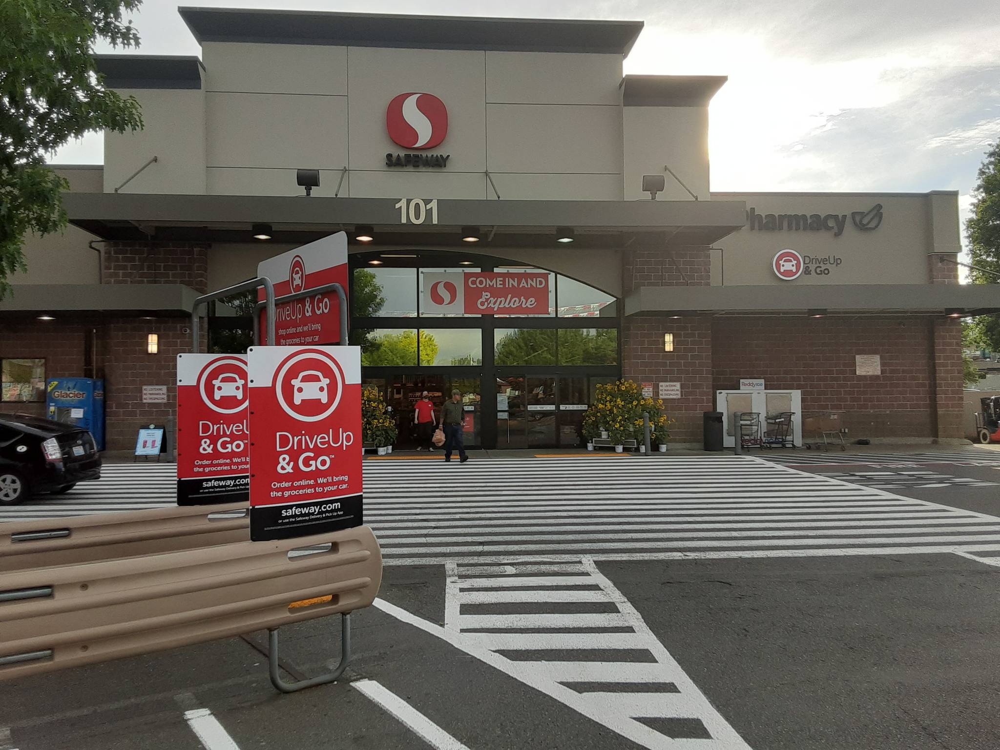 Safeway at 101 Auburn Way South. File photo