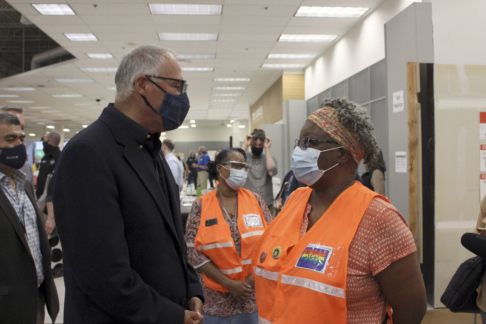 Gov. Inslee (left) meets with Auburn Vaccine Clinic staff member (right) on Tuesday, June 22, 2021. Inslee visited the clinic to promote vaccinations in lower King County. Photo by Henry Stewart-Wood/Auburn Reporter