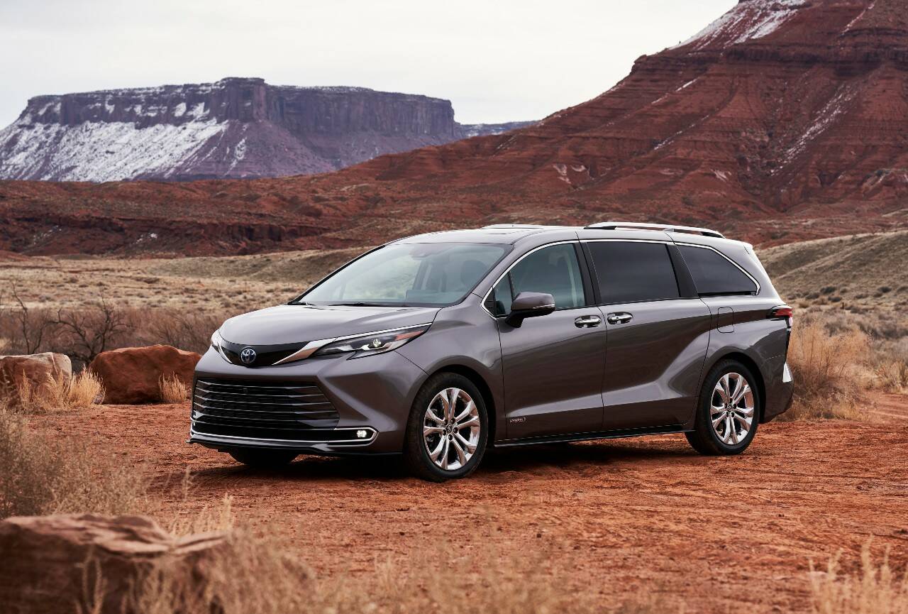 Car review 2021 Toyota Sienna Platinum hybrid minivan Auburn Reporter