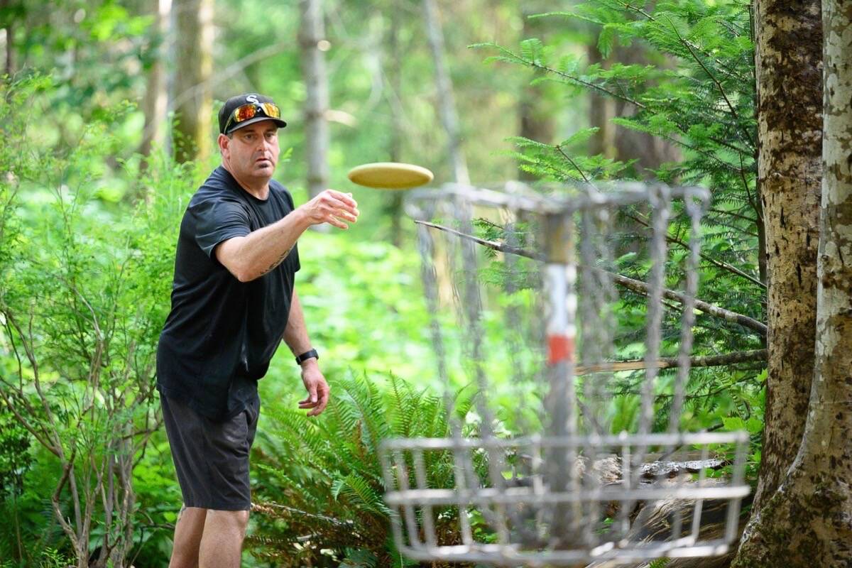 Photo by Sean Feagan / Campbell River Mirror
Darren Scott putts a disc during the red double finals of the Hack’s Sporting Goods Disc Cup tournament at the Cooper’s Hawk Disc Golf Course in Campbell River on June 20.