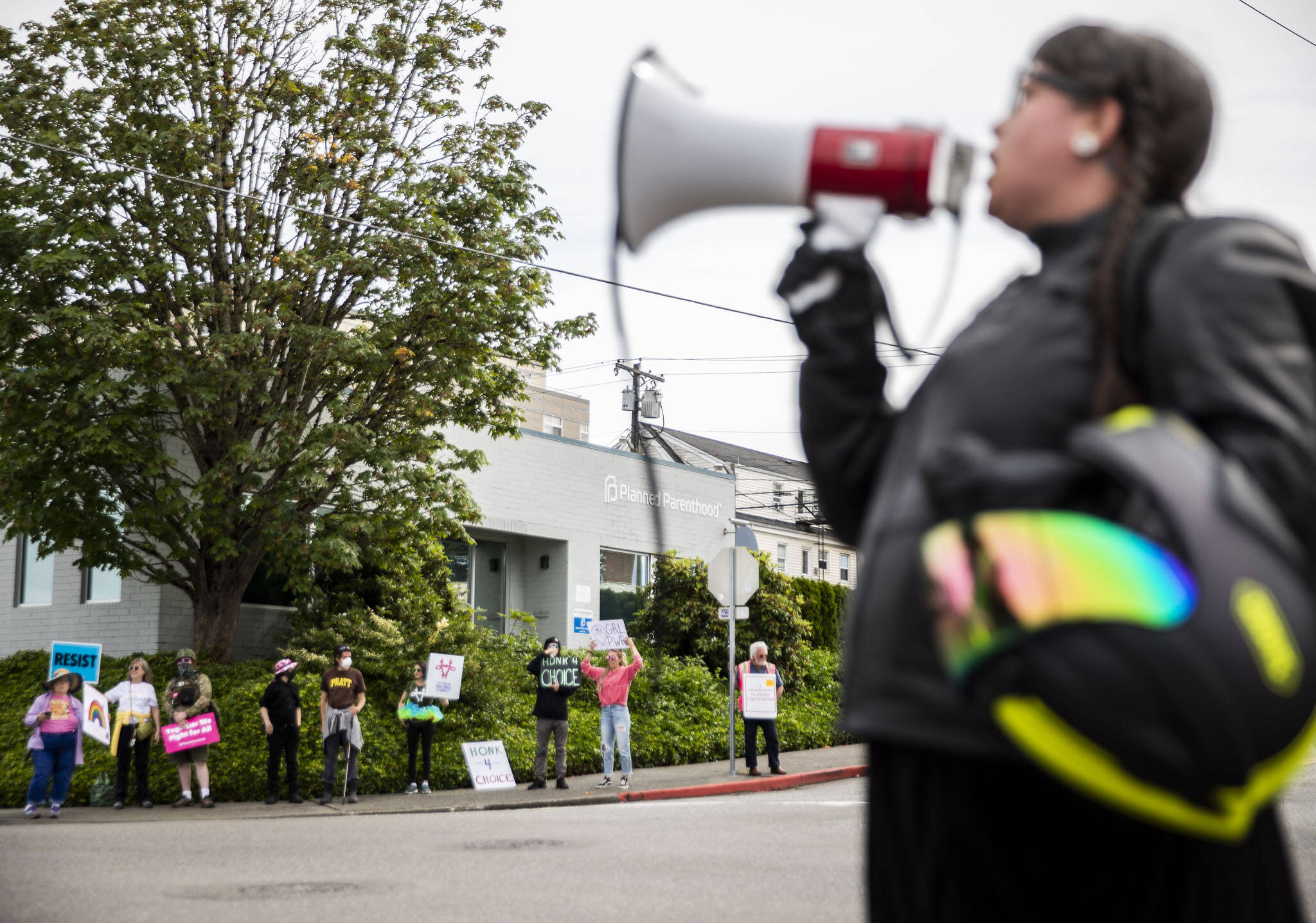 Abortion rights protesters fill all four corners of the intersection in front of the Everett Planned Parenthood in support of abortion rights on Saturday, July 9, 2022 (Olivia Vanni / Sound Publishing)