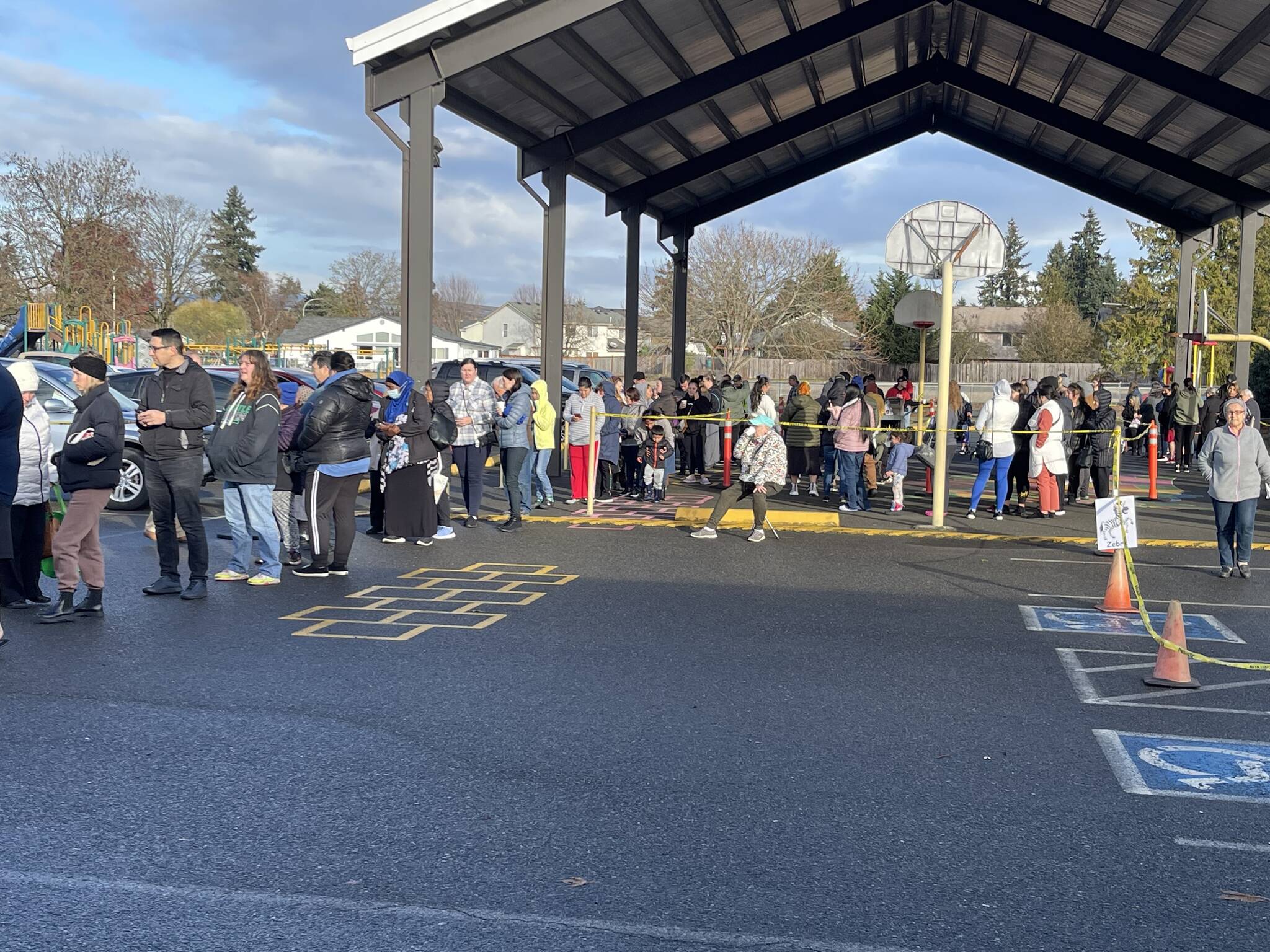 A line at the Auburn Food Bank on Nov. 23. Photo by Carol Greiling/Auburn Reporter