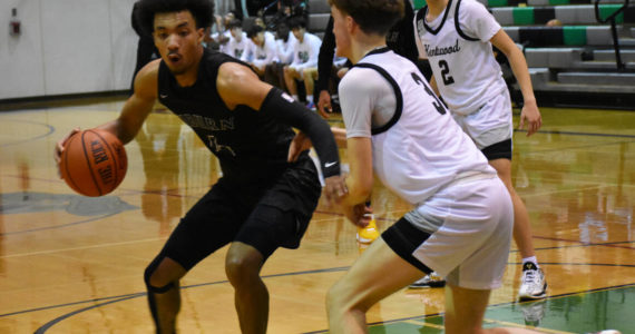 Auburn senior Semaj Brown backs down a defender in the win over Kentwood. Photos by Ben Ray/Auburn Reporter