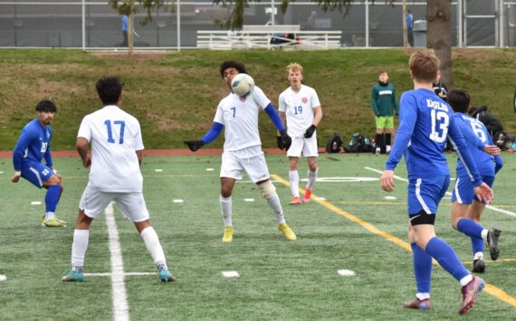 Auburn Mountainview senior Nate Esayase attempts to get the Lions going offensively. Ben Ray / The Reporter