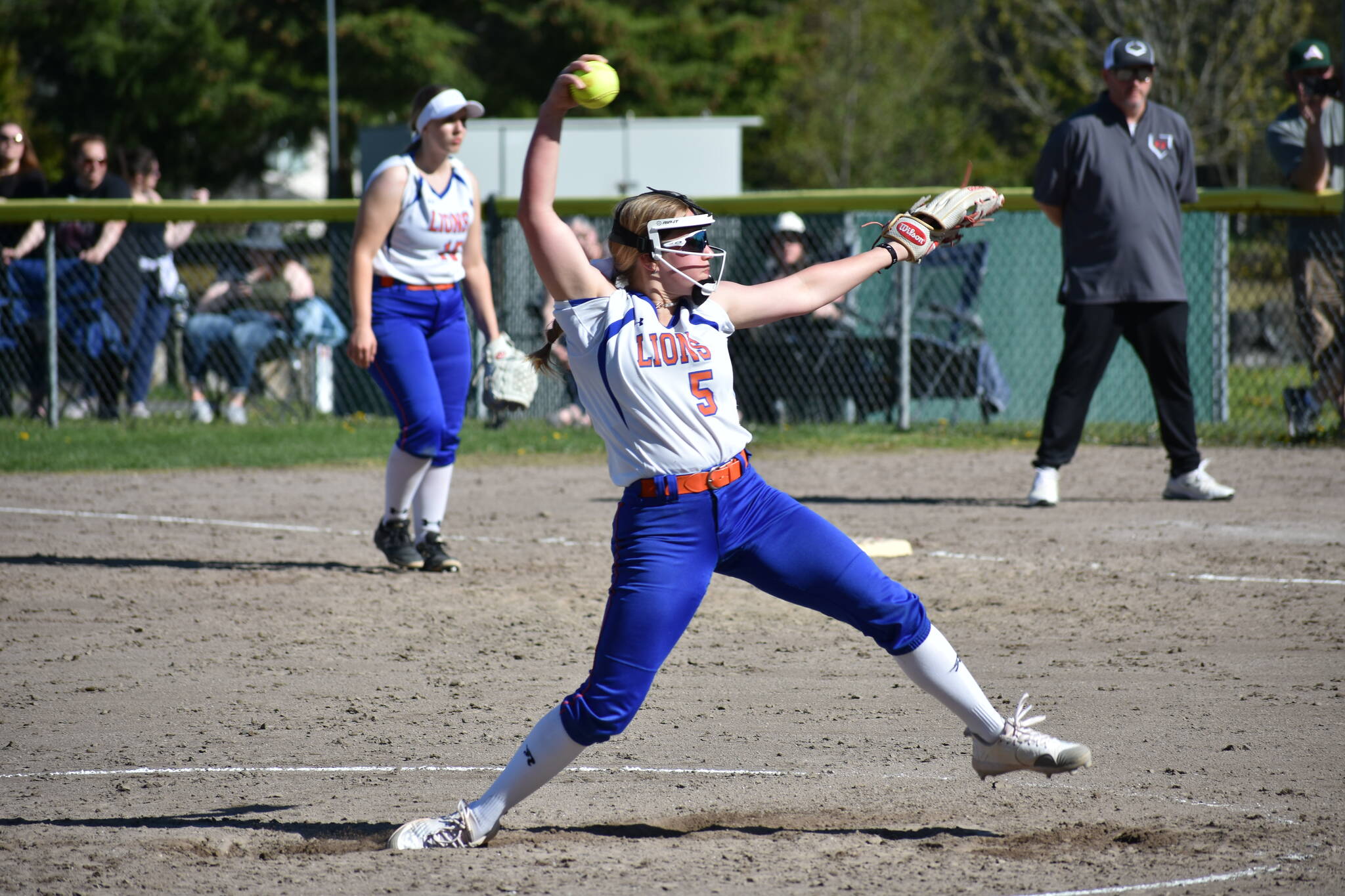 Sophomore Brynne Erdmann toes the slab for the Lions. Ben Ray / The Reporter