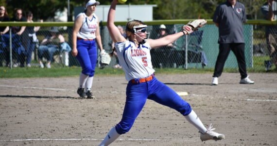 Sophomore Brynne Erdmann toes the slab for the Lions. Ben Ray / The Reporter