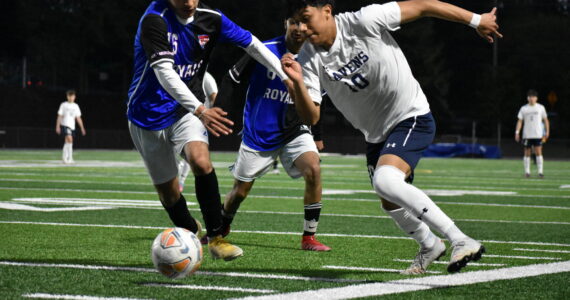 Riverside’s Daniel Hernandez (10) fights for possession and momentum. Ben Ray / The Reporter