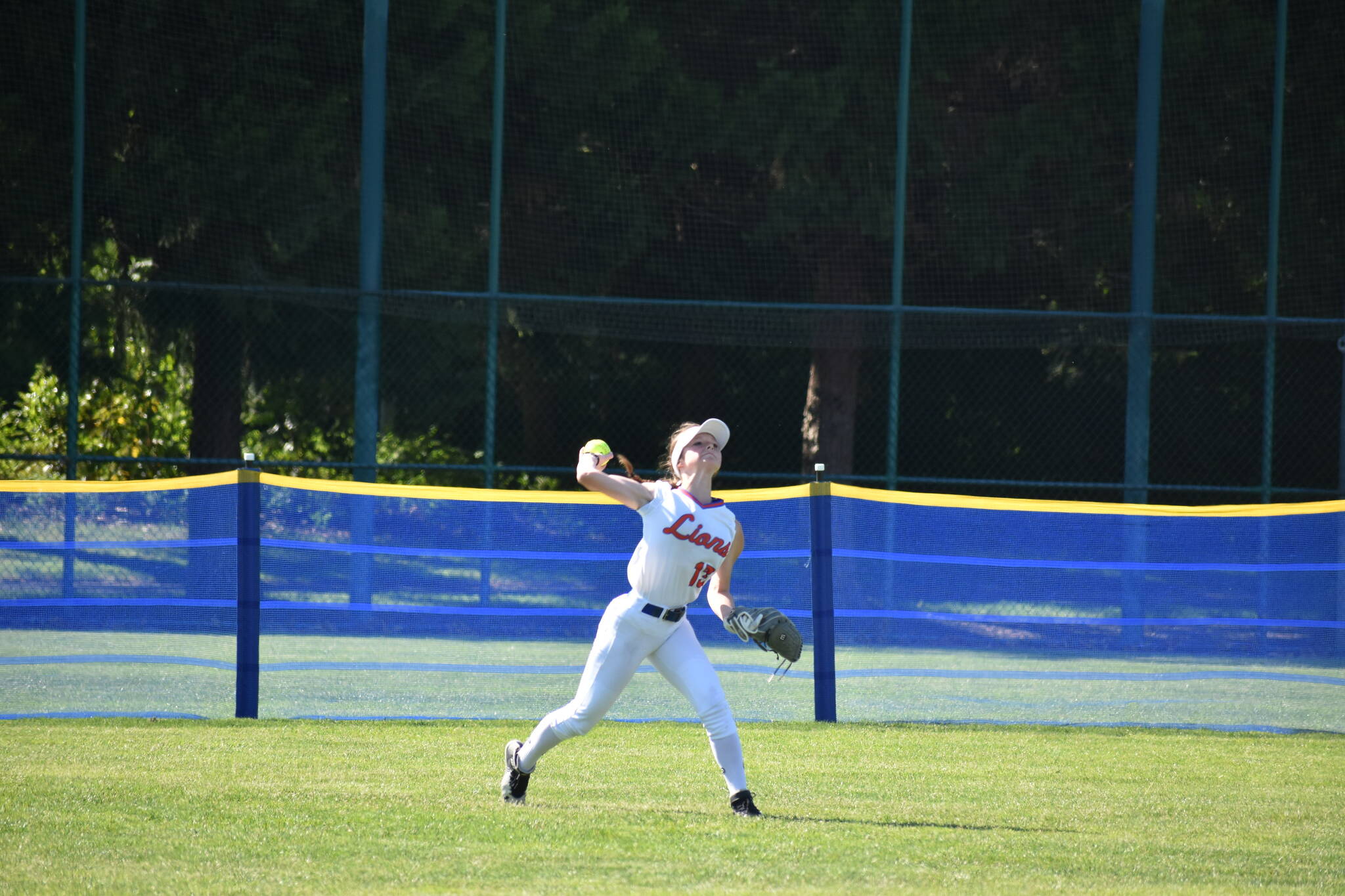 Auburn Mountainview’s Shelby Mason makes a throw home from centerfield. Ben Ray / The Reporter