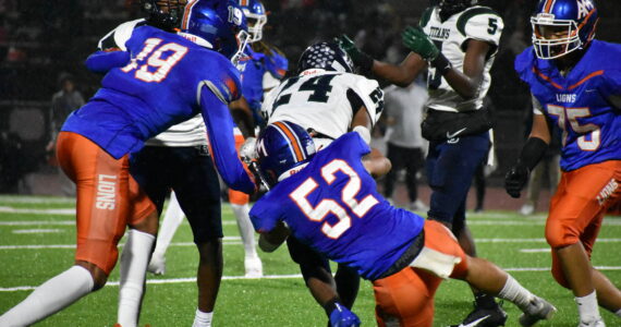 Auburn Reporter file photo
Auburn Mountainview defense against Todd Beamer in a game this season.