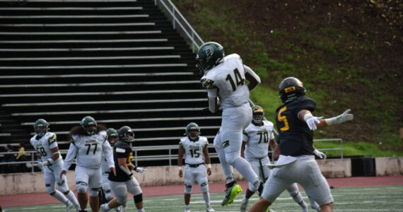 Luvens Valcin makes a catch against Lincoln. (Ben Ray / The Reporter)