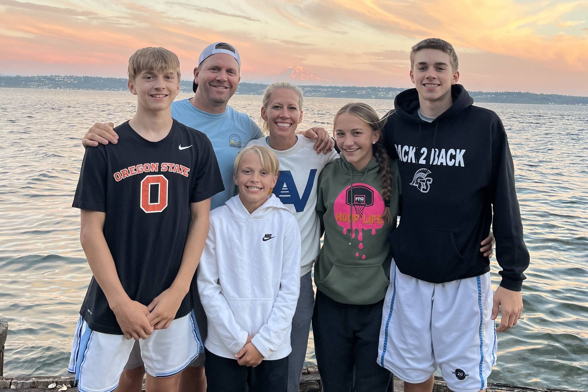 Hansen family photo from vacation. (Carter, Ryan, Kobe, Jessica, Avery, Kaden). Photo provided by Ryan Hansen