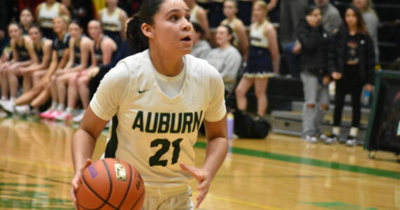 Auburn freshman Keleesa Howard eyes down the basket against the Arlington Eagles at home. Ben Ray / The Reporter