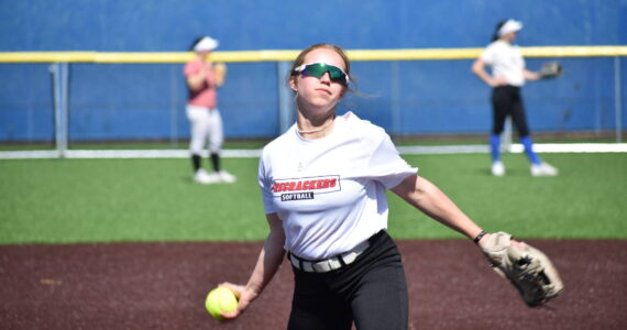Brynna Erdmann warms up in the circle for Auburn Mountainview. Ben Ray / The Reporter