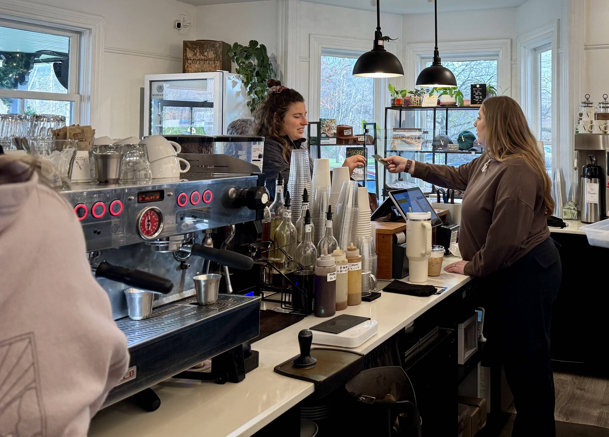 Employees work at Fall City’s Aroma Coffee Co. on Jan. 14, 2025. Grace Gorenflo/Valley Record