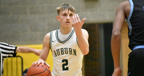 Carter Hansen waves up a teammate. Ben Ray / The Reporter