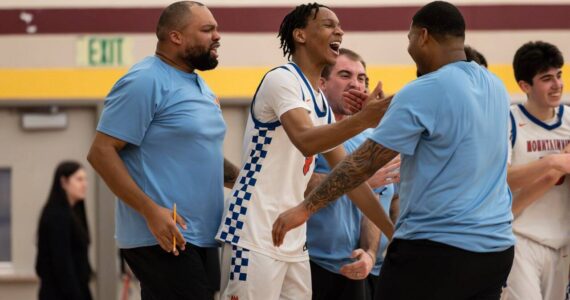 Auburn Mountainview’s Sebastian Aruis celebrates with his coaches. Photo provided by Maria Dorsten