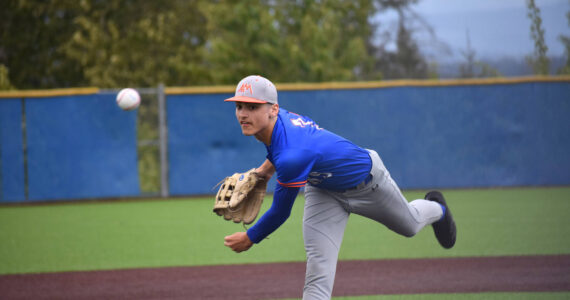 Jeremiah Weatherford throws a pitch for Auburn Mountainview against Decatur. Ben Ray / The Reporter