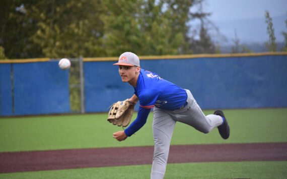 Jeremiah Weatherford throws a pitch for Auburn Mountainview against Decatur. Ben Ray / The Reporter