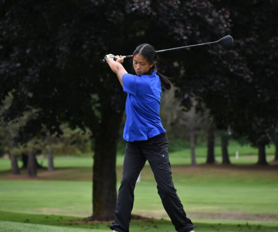 Lions sophomore Esther Yu takes her tee shot on the third hole at the Auburn Golf Course. Ben Ray / The Reporter