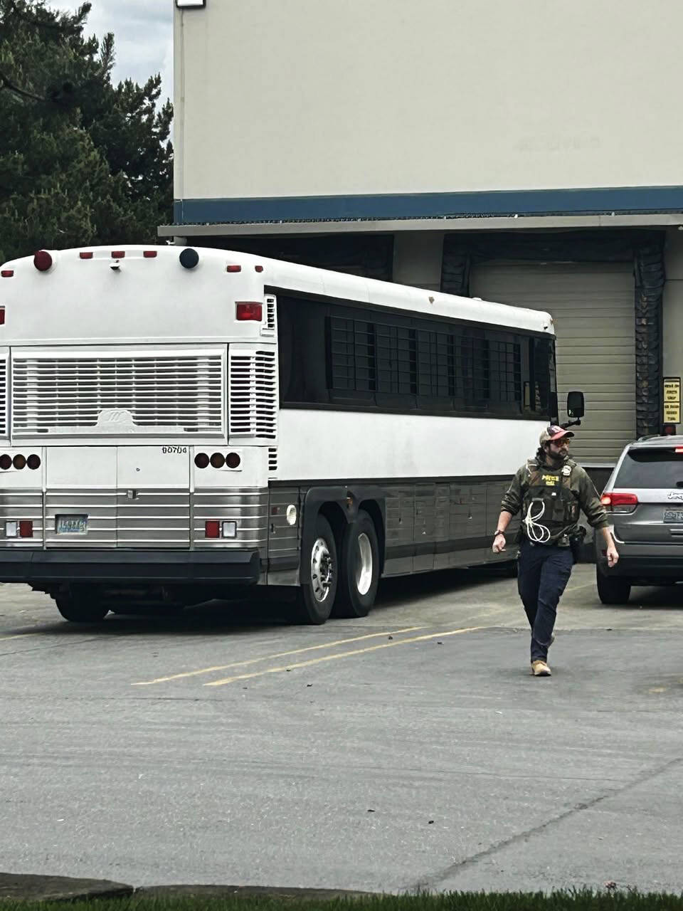 An ICE bus at Eagle Beverage in Kent to transport 17 employees arrested Tuesday, May 20. COURTESY PHOTO, Luis Cortes-Romero