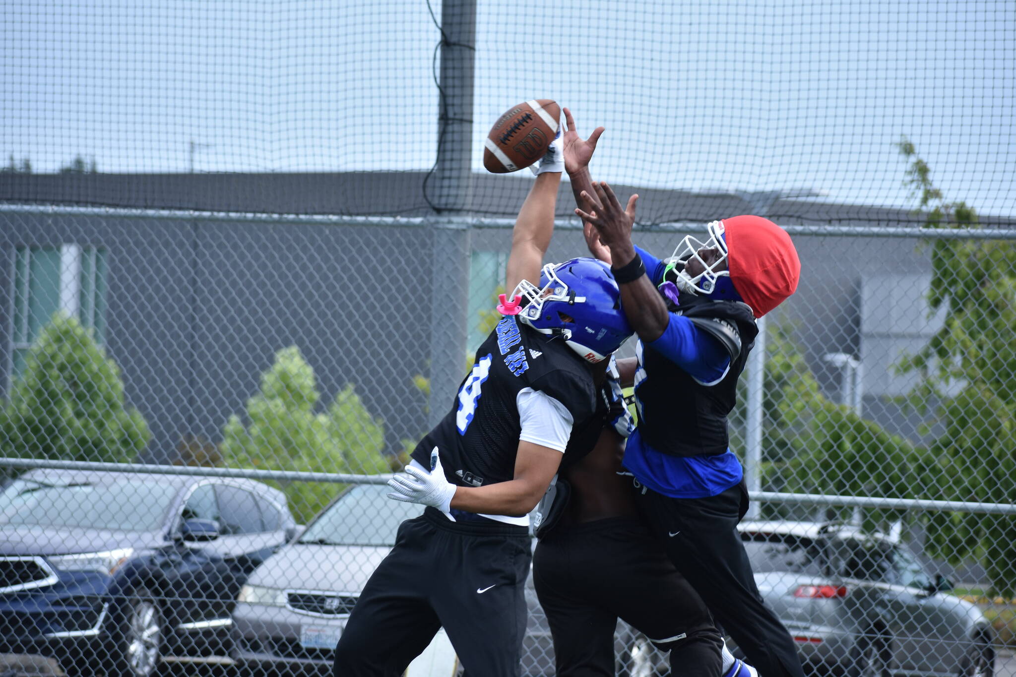 Miles Fuavai makes a one-handed interception during practice. Photo by Ben Ray/Sound Publishing