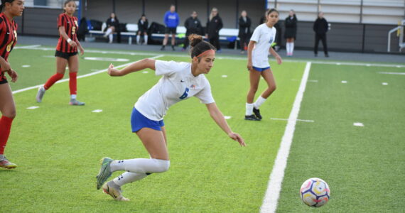 Emily DeLaCruz chases the ball down for Auburn Mountainview. Ben Ray / The Reporter