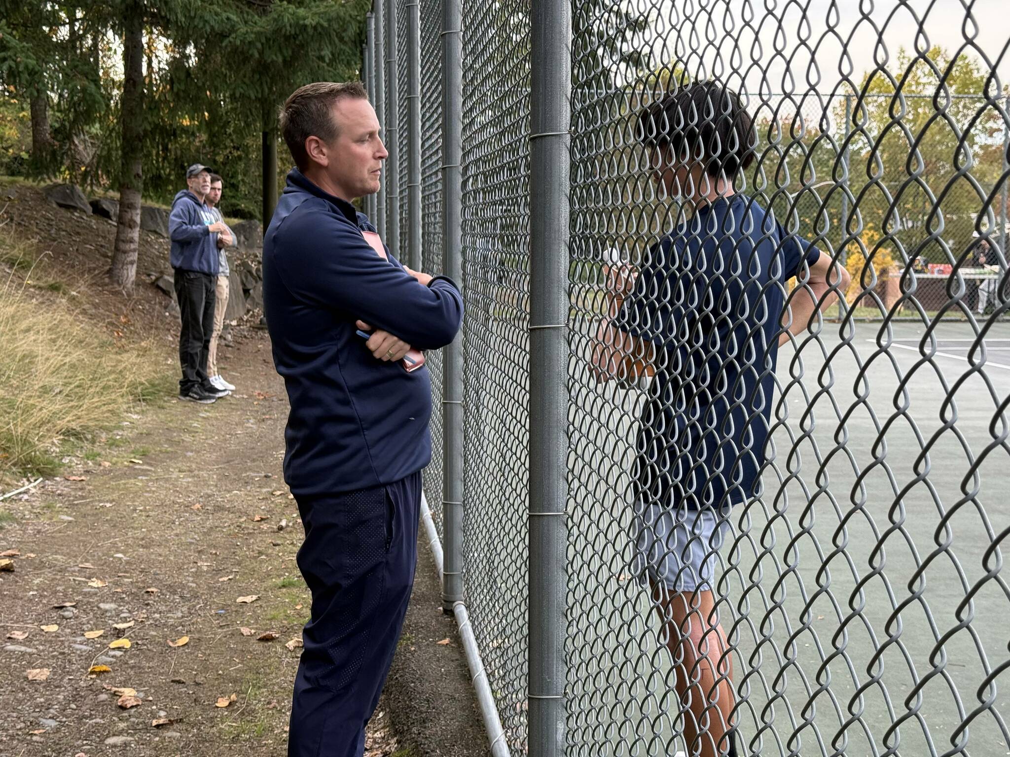Auburn Riverside’s head coach Tyler Parsons speaks with Albert Yang. Nathan Hyun / The Reporter