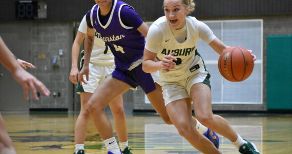 Avery Hansen drives to the basket against North Thurston. Ben Ray / The Reporter