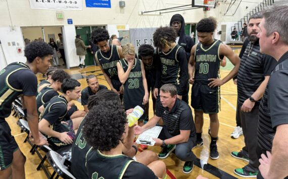 Auburn head coach Ryan Hansen talks to his team in the huddle. Nathan Hyun / The Reporter