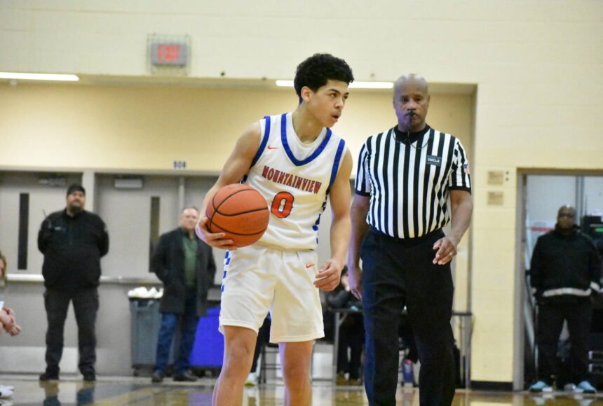 <p>Kolven Posey sets up the offense for Auburn Mountainview. Ben Ray / The Reporter</p>