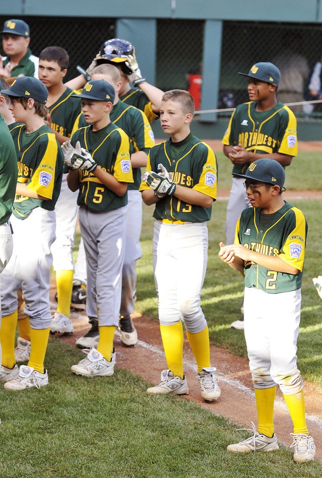 Subdued Auburn players applaud their parents and fans after coming up short to Texas