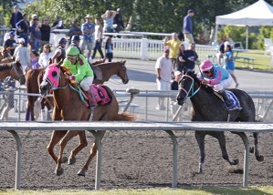Del Rio Harbor and jockey Gallyn Mitchell hold off Noosito and jockey Leslie Mawing in the $50