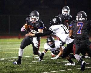 Auburn Mountainiview senior Joey Cassano scampers arond the end against Bonney Lake.