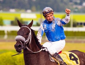 Defending riding champion Isaias Enriquez
