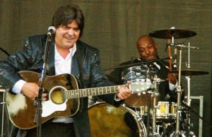 Journeyman performer Billy Farmer is the front man and lead guitarist for The Diamond Experience.