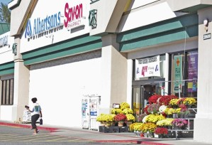 The Kent Albertsons store in Panther Lake will close by the end of this year as part of a company cutback in three Western states.