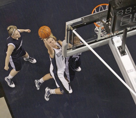 Auburn Riverside guard Mercedes Wetmore takes it to the bucket against Bellarmine in the West Central District III title game.