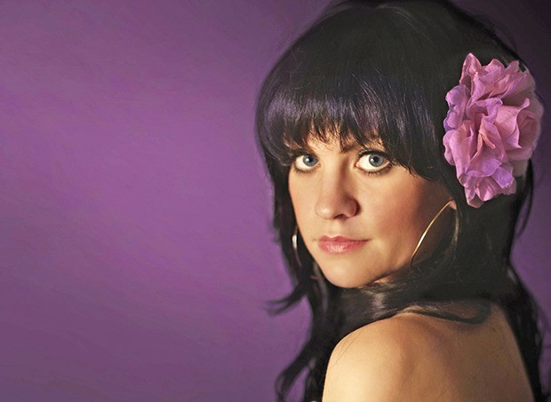 Holly Aprecio as Linda Ronstadt.