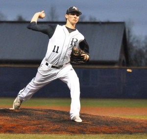 Noah Freelund earned his first win of the season with a 2-0 decision over South Puget Sound League 3A foes Peninsula.