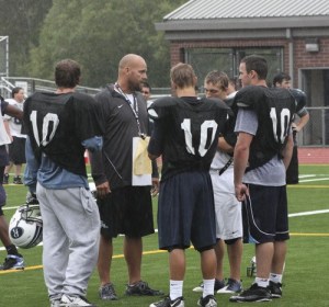 Auburn Riverside head coach Bob Morgan confers with his captains