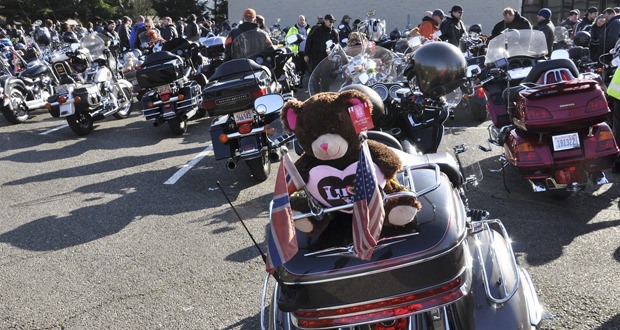 Hundreds of motorcycle riders from the area participated Sunday in the Teddy Bear Run for MultiCare Auburn Medical Center – a ride designed to collect and bring the comfort of stuffed animals to the hospital. The South King County Chapter of Alky Angels