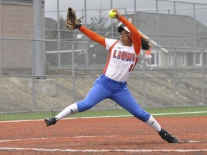 The Lions' Zoe Collins went the distance from the circle