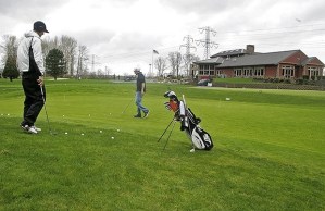 Golfers practice their putting in front of the Auburn Golf Course clubhouse and restaurant. City officials say the golf course is getting a new restaurant vendor