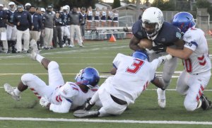 Auburn Riverside’s O’Darious Shaw scores on an 8-yard run in the second quarter to help the Ravens end a five-game home losing streak with a 55-14 nonleague win last Friday against Kent-Meridian at Auburn Memorial Stadium. RACHEL CIAMPI