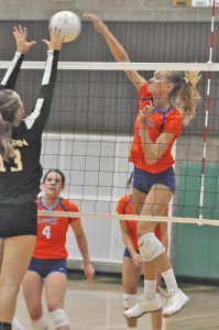 Kiley Lewis had 21 kills to lead Auburn Mountainview to a 25-17