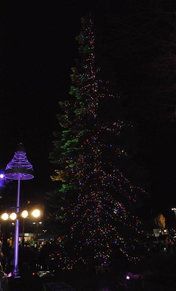 Community celebrates with Santa Parade, tree lighting