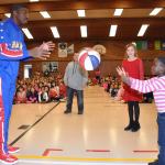 Anthony &lsquo;Buckets&rsquo; Blakes throws the ball to Fatoumata Sanneh during the Harlem Globetrotter&rsquo;s visit to Evergreen Heights Elementary School on Tuesday. RACHEL CIAMPI, Auburn Reporter