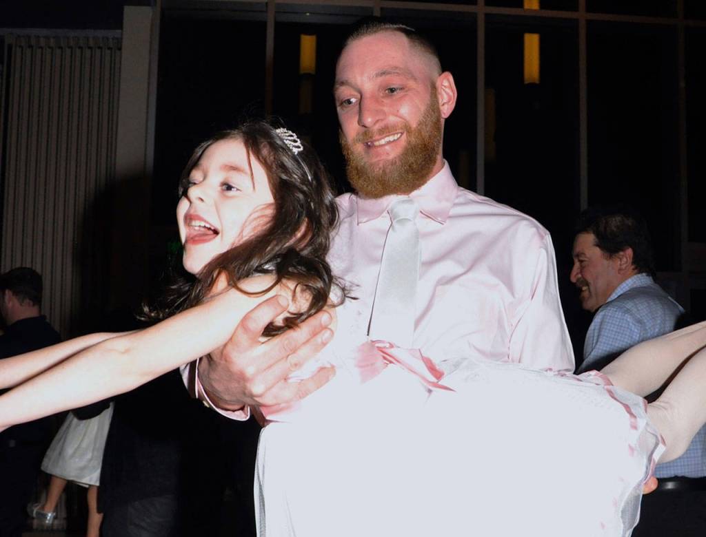 Jacob Stahl sweeps his daughter, Izzy, 5, off her feet. RACHEL CIAMPI, Auburn Reporter