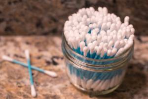 Cotton swabs in the ears: Are they safe? | MultiCare